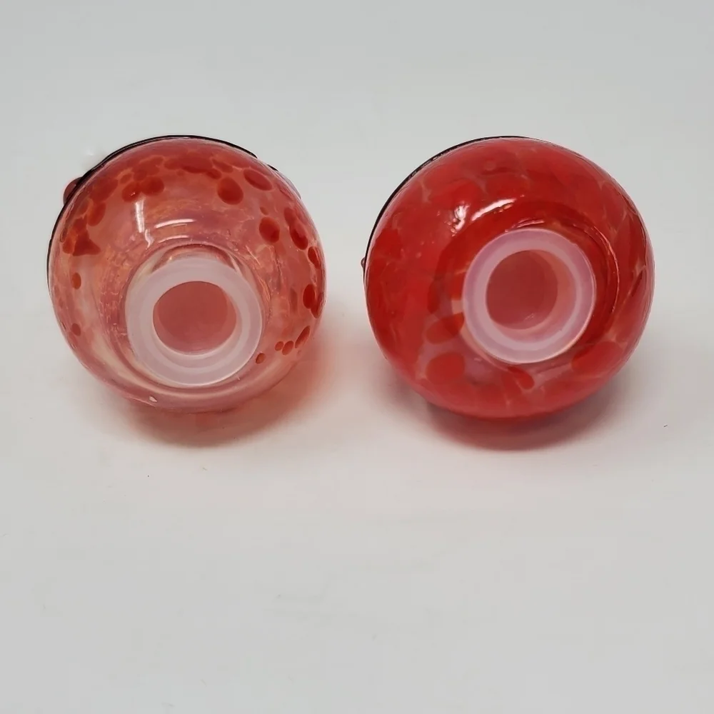 PIER 1 IMPORTS RED ART GLASS SANTA CLAUS SALT & PEPPER SHAKERS WITH ORIGINAL BOX